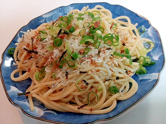 ちりめんじゃこと葱と鰹ふりかけのパスタ