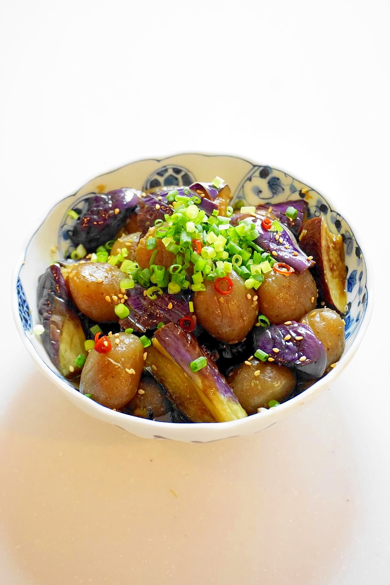 お弁当や肴に！玉こんにゃくとナスのピリ辛煮