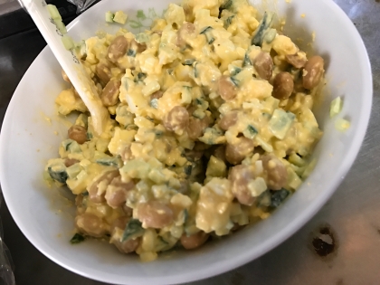 大豆ときゅうりとゆで卵の味噌マヨサラダ
