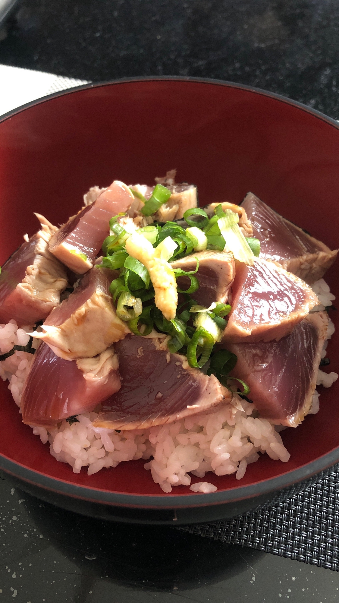 簡単漬けて乗せるだけ!!カツオのたたき丼