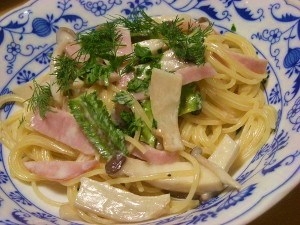 きのこのクリームパスタ