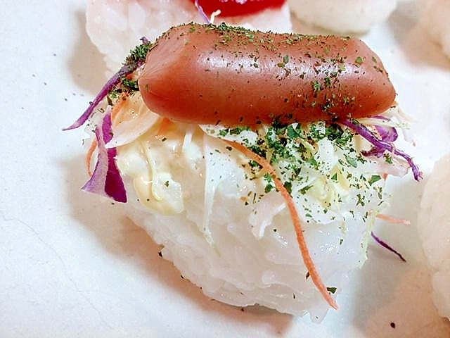 マヨ＆パセリで　千切り野菜とウインナーの焼おにぎり