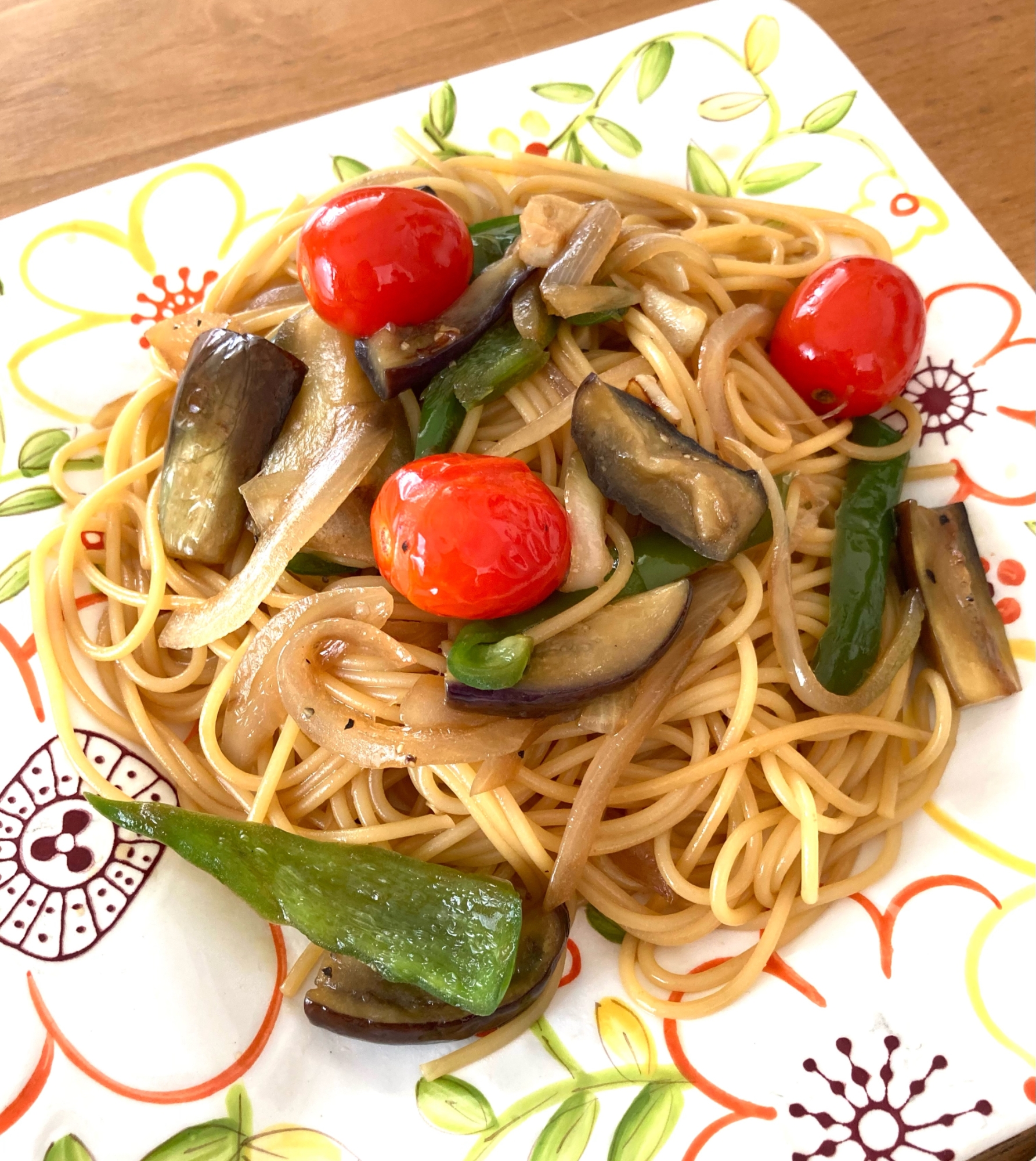 余った野菜でやみつきニンニク和風醤油パスタ