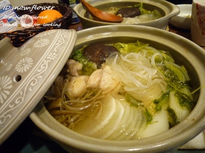 寒くなってきて鍋が美味しいです～(^_^)昆布と鶏肉のおだしで締めの雑炊までパクパクポカポカでした。ごちそうさまでしたっ