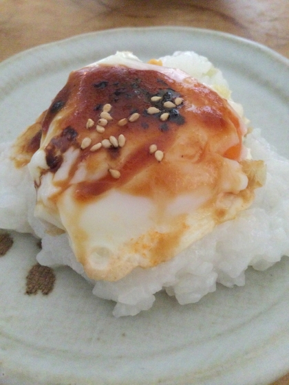 食べるラー油ごま♪目玉焼きご飯