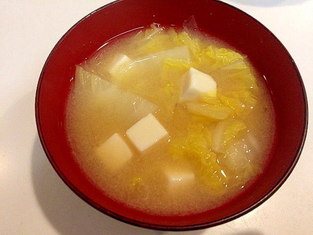 ぱぱっと簡単☆白菜と豆腐の味噌汁