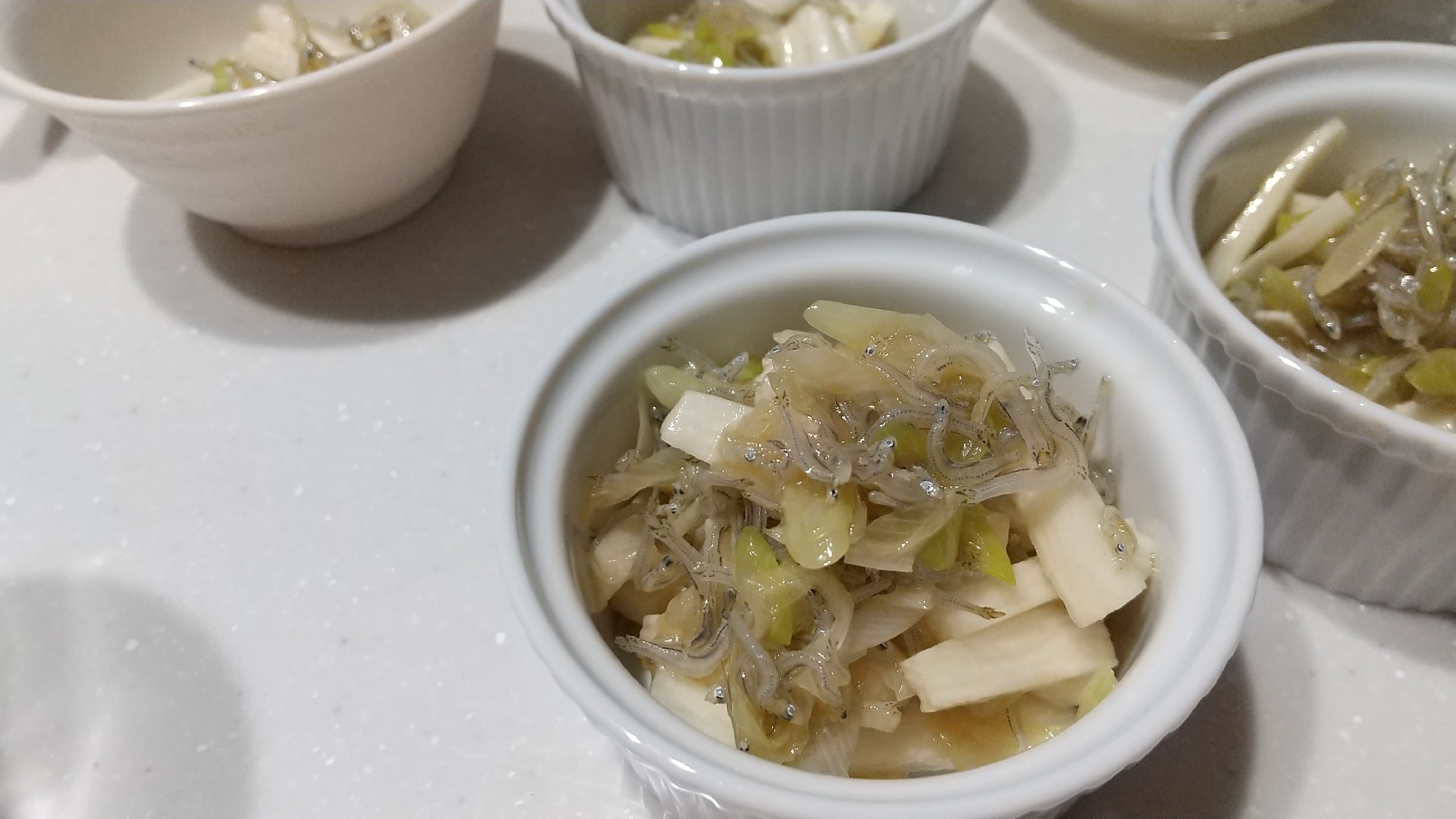 簡単に副菜❗️長芋と長葱しらす胡麻油炒め和え