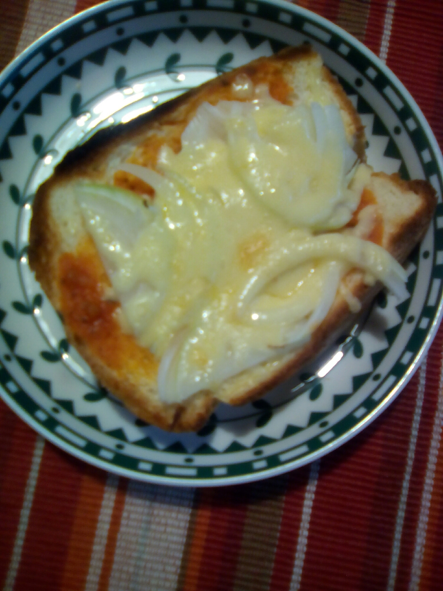 チーズオニオンピザトースト