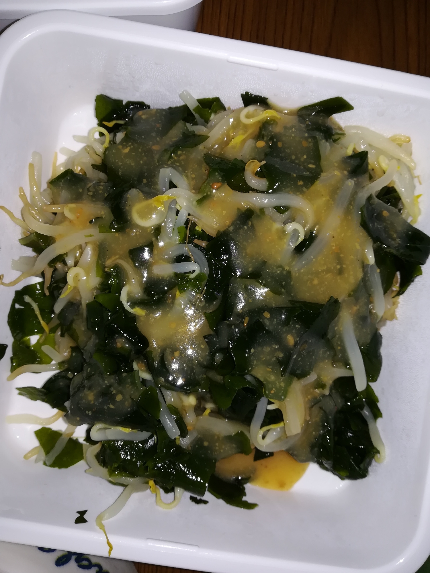 もやしとわかめのごまドレッシング和え