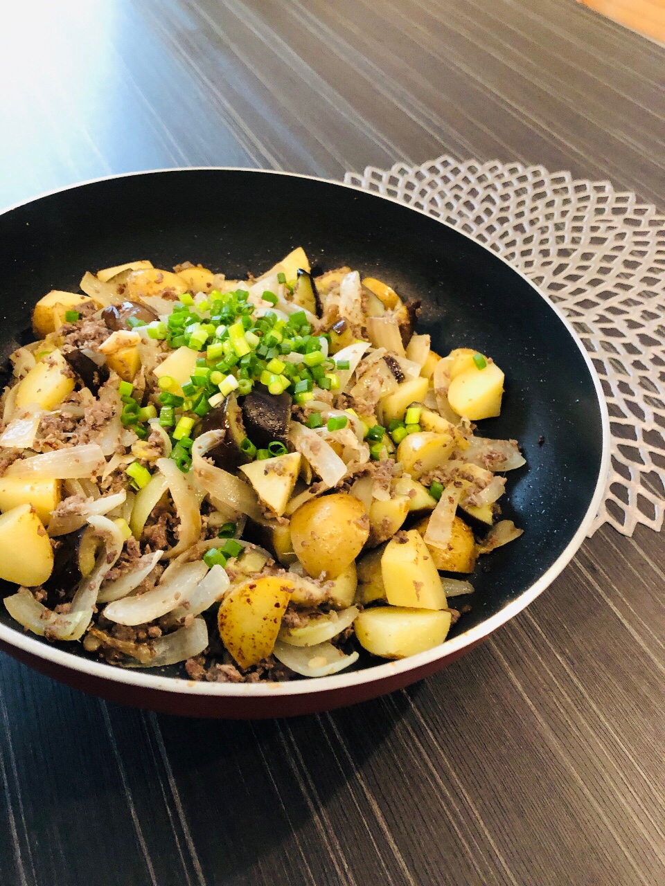 いわしのたたき身と新じゃが、茄子のアンチョビ炒め