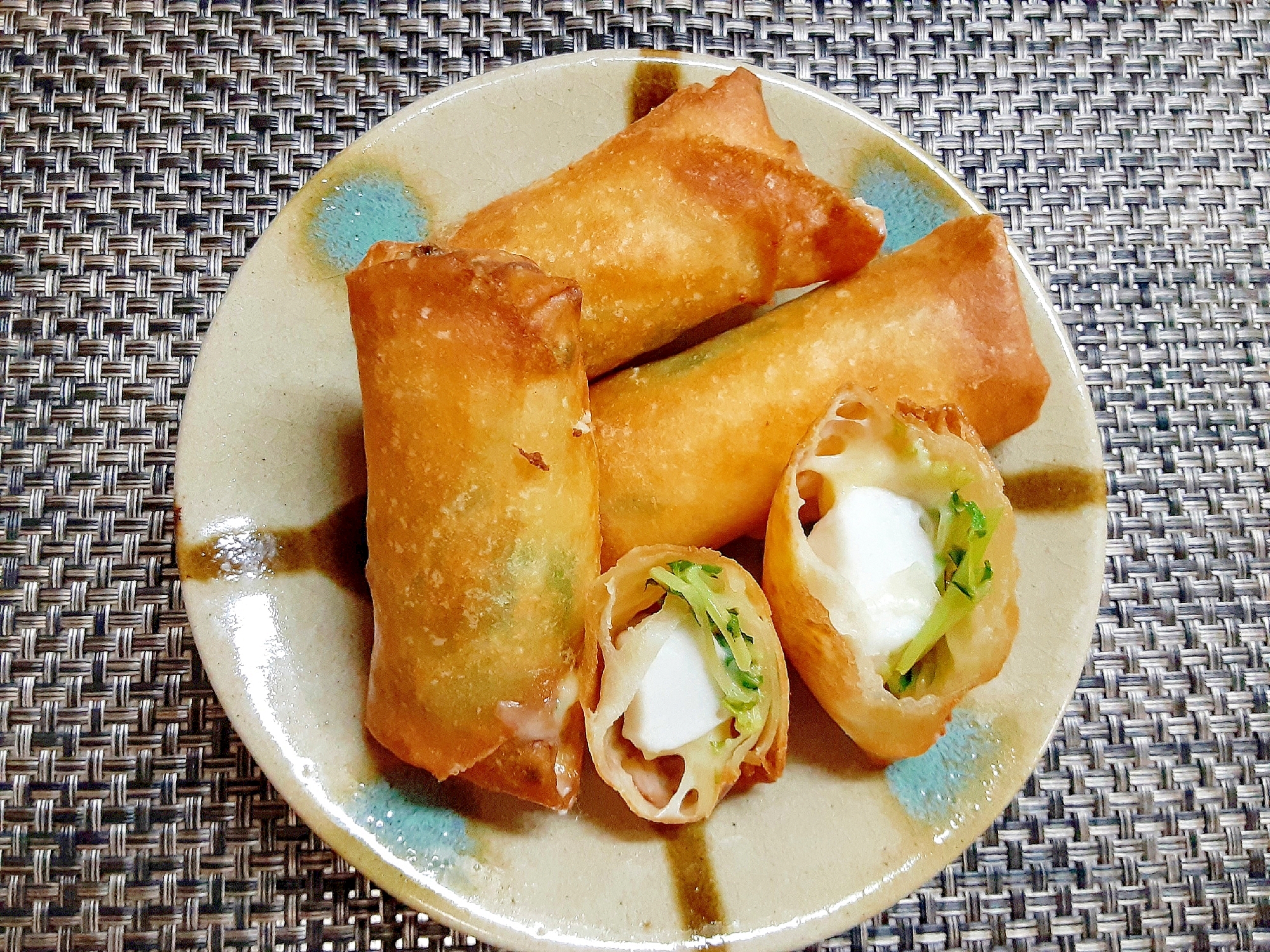 パリッと はんぺんと豆苗とチーズの春巻き レシピ 作り方 By Tsnn 楽天レシピ