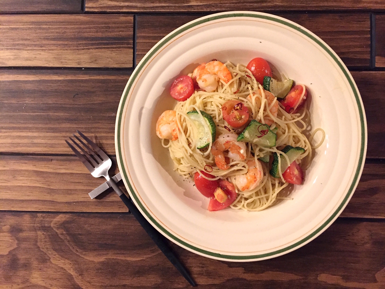 小エビとズッキーニのオイルパスタ
