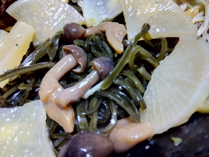 シメジも加えて美味しく頂きました(⁠◍⁠•⁠ᴗ⁠•⁠◍⁠)
寒いので暖かくしてお過ごしください♡