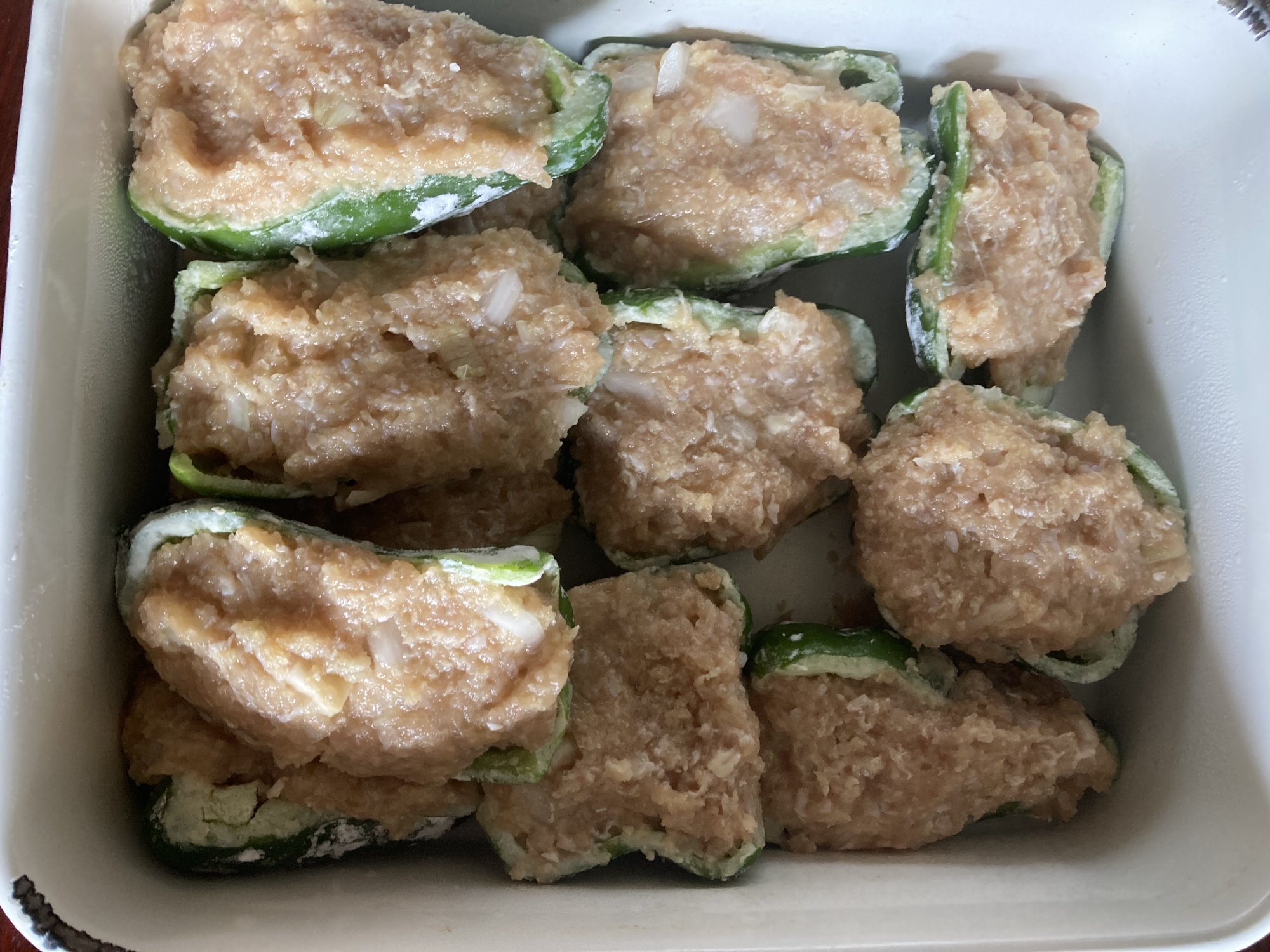 鶏ひき肉であっさりピーマンの肉詰め