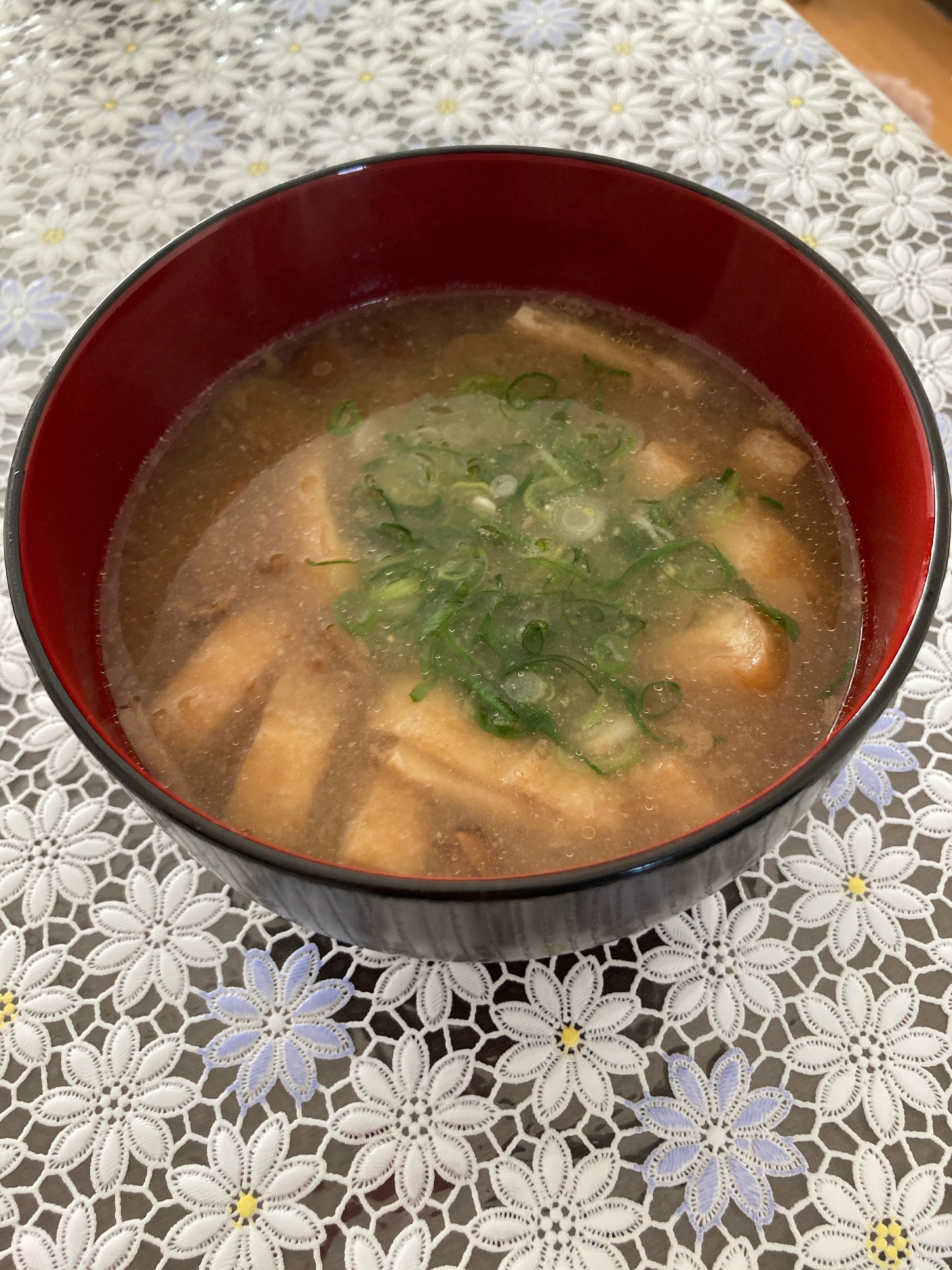 なめことお揚げの味噌汁
