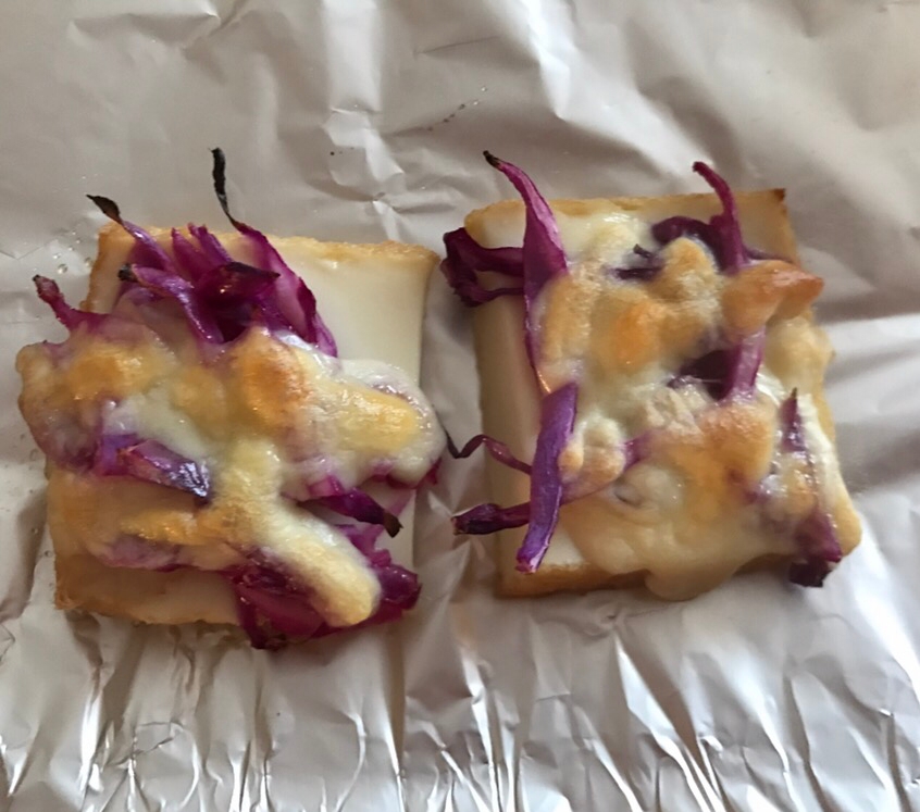 厚揚げの紫キャベツチーズ焼き
