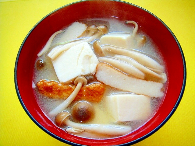 豆腐とさつま揚げしめじの味噌汁