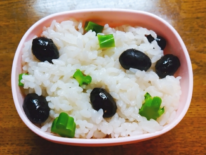 ブロッコリーの茎と黒豆のマヨ混ぜご飯