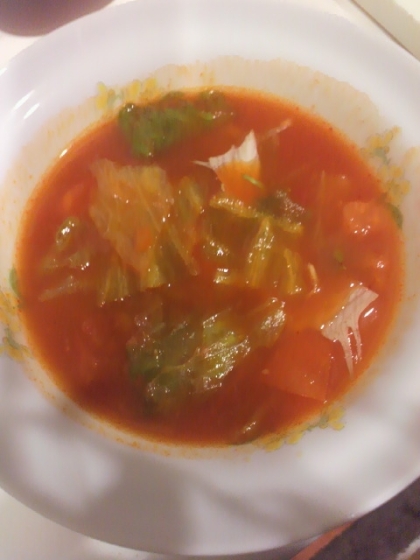 しゃきしゃきレタスがアクセント！簡単トマトスープ