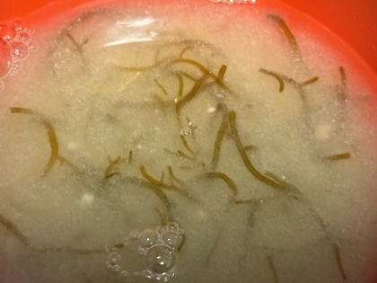 もずくとにんじんのみそ汁