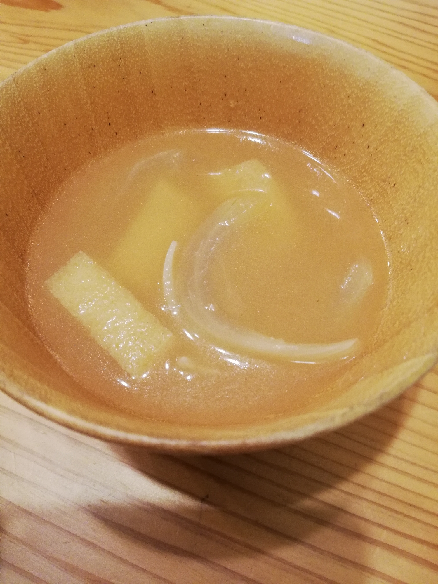 油揚げと玉ねぎの味噌汁