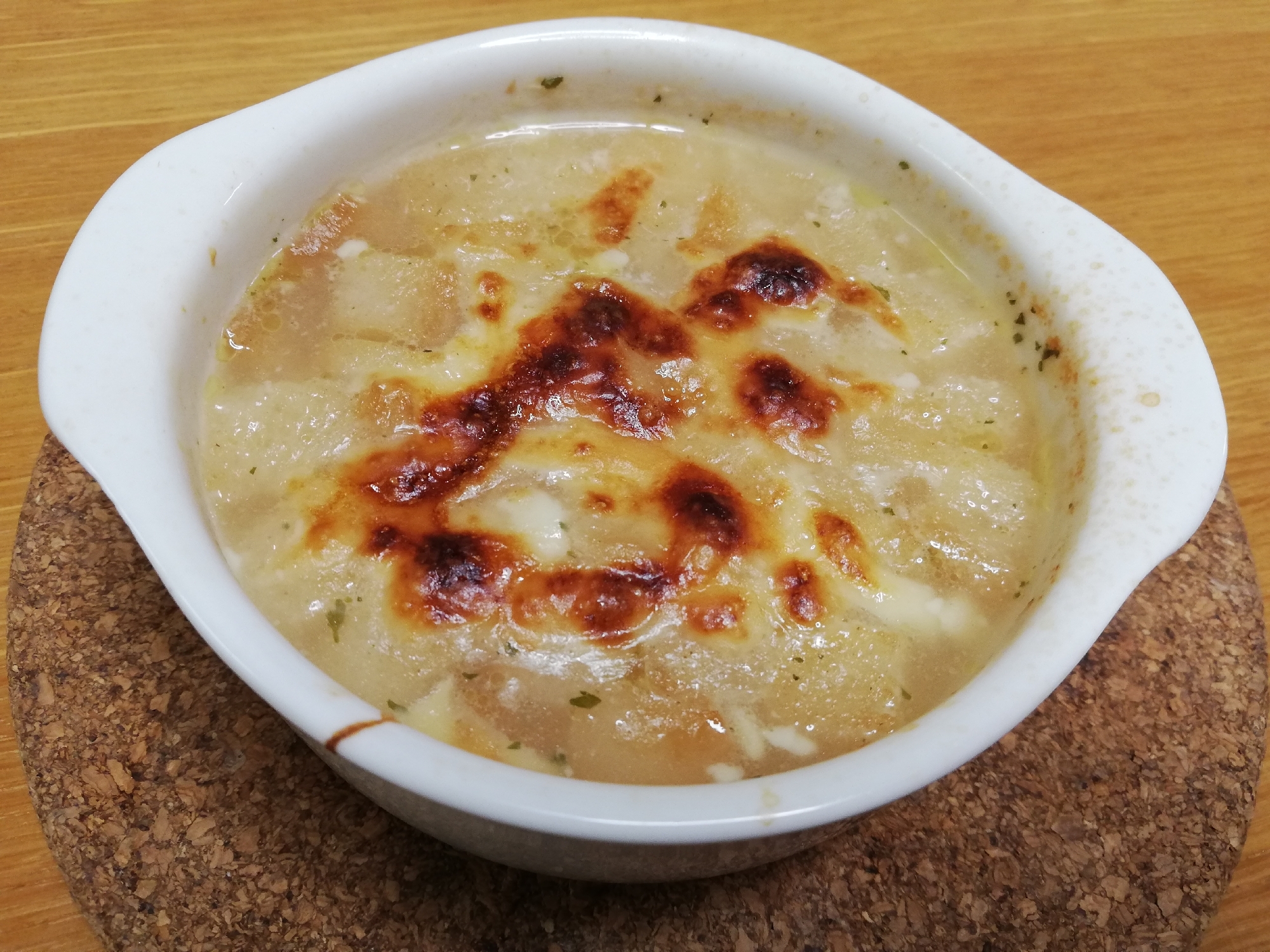 スープの素で簡単オニオングラタンスープ