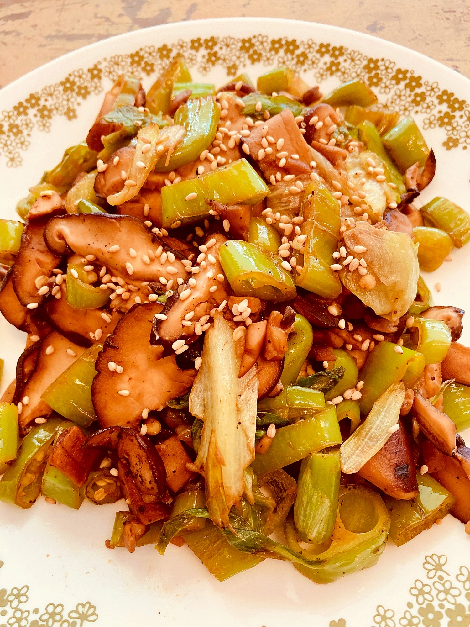 万願寺とうがらしと生しいたけのレモン醤油炒め