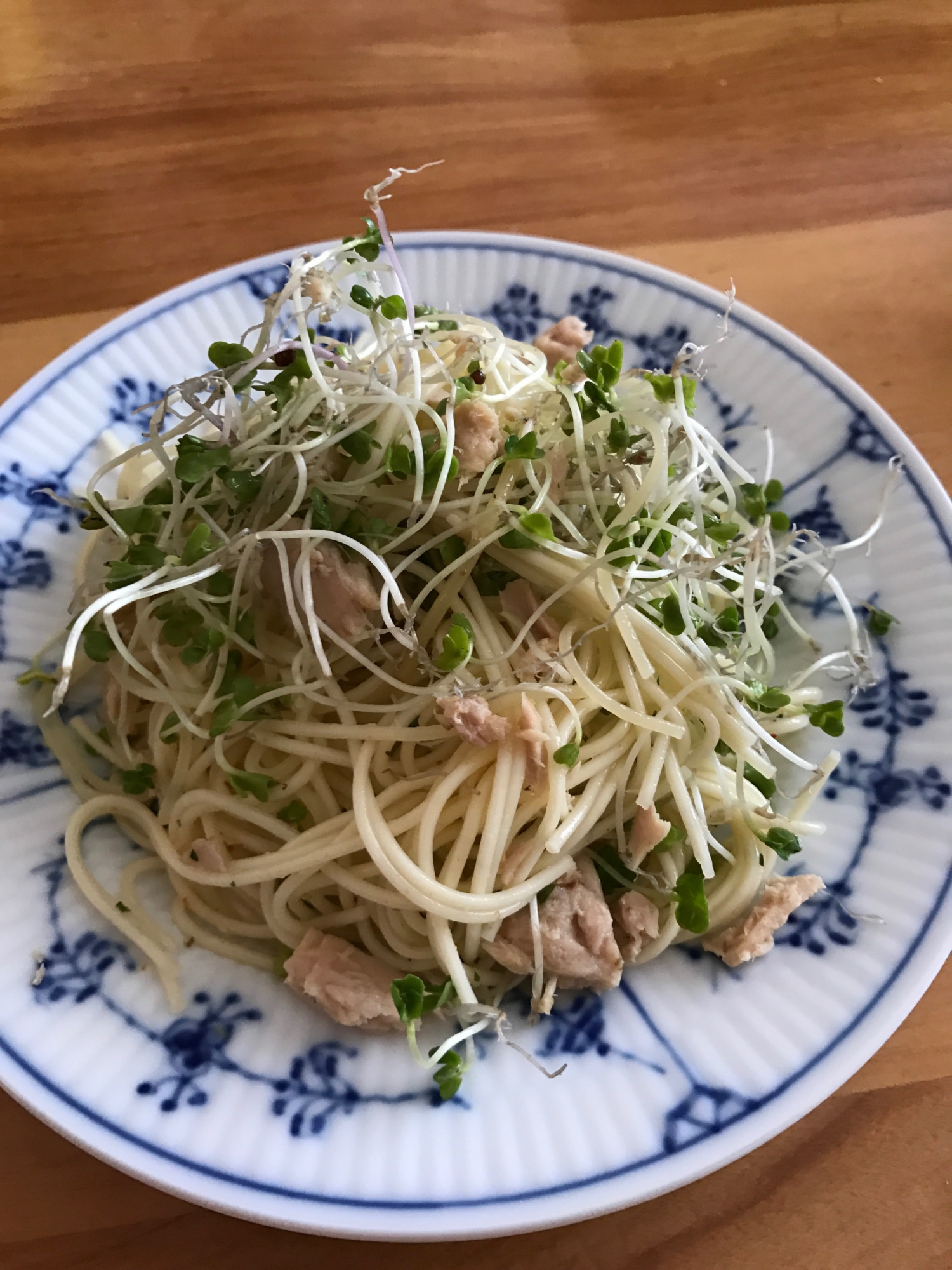 スプラウトとツナのパスタ