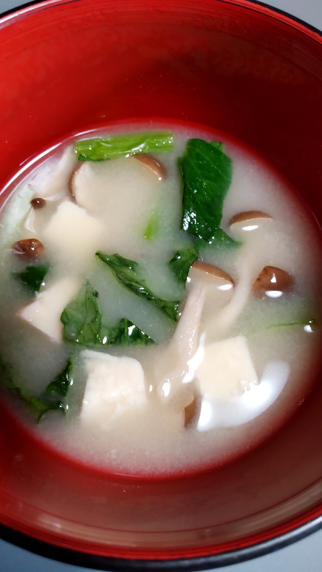 小松菜としめじ豆腐の味噌汁