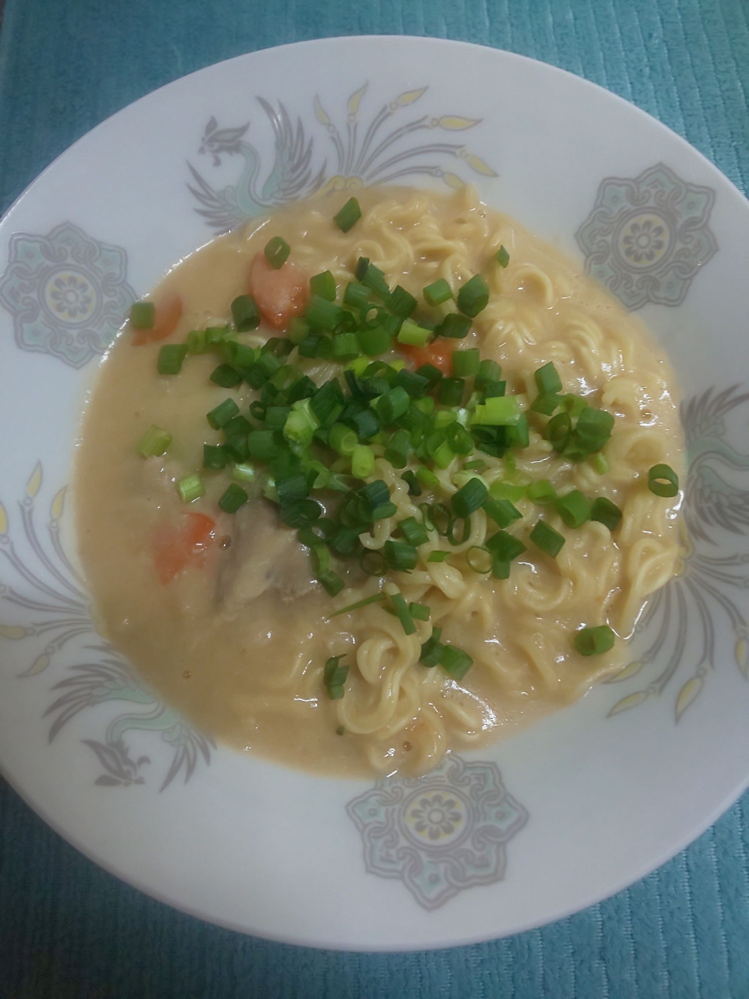 クリームシチューで♪味噌クリームラーメン