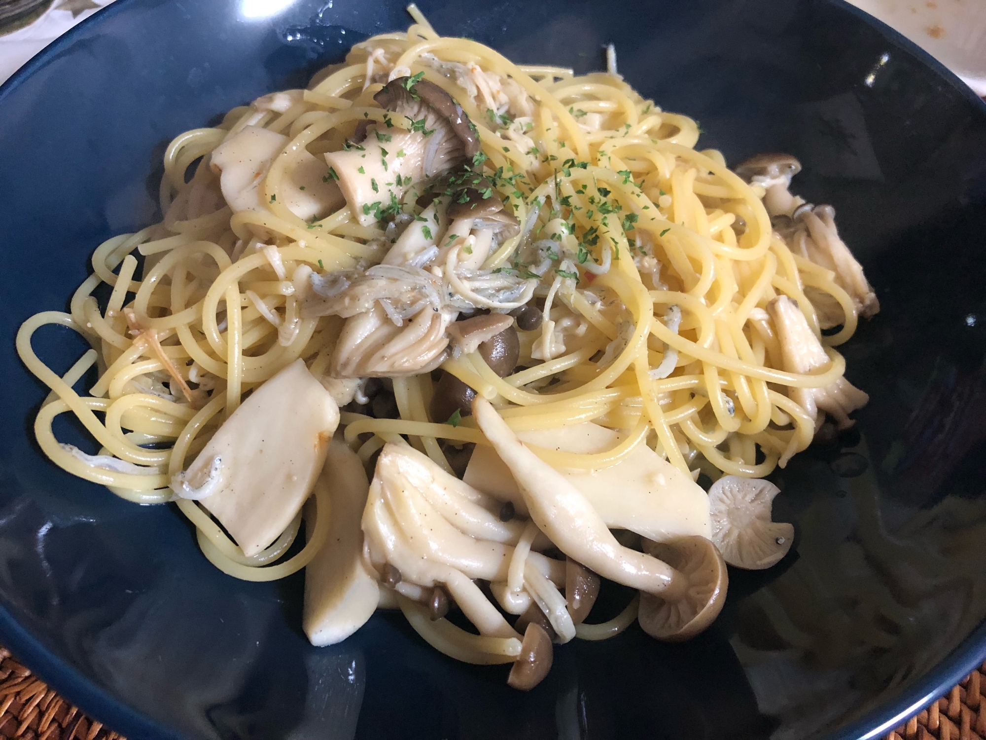 シンプルで旨味がすごいきのこパスタ