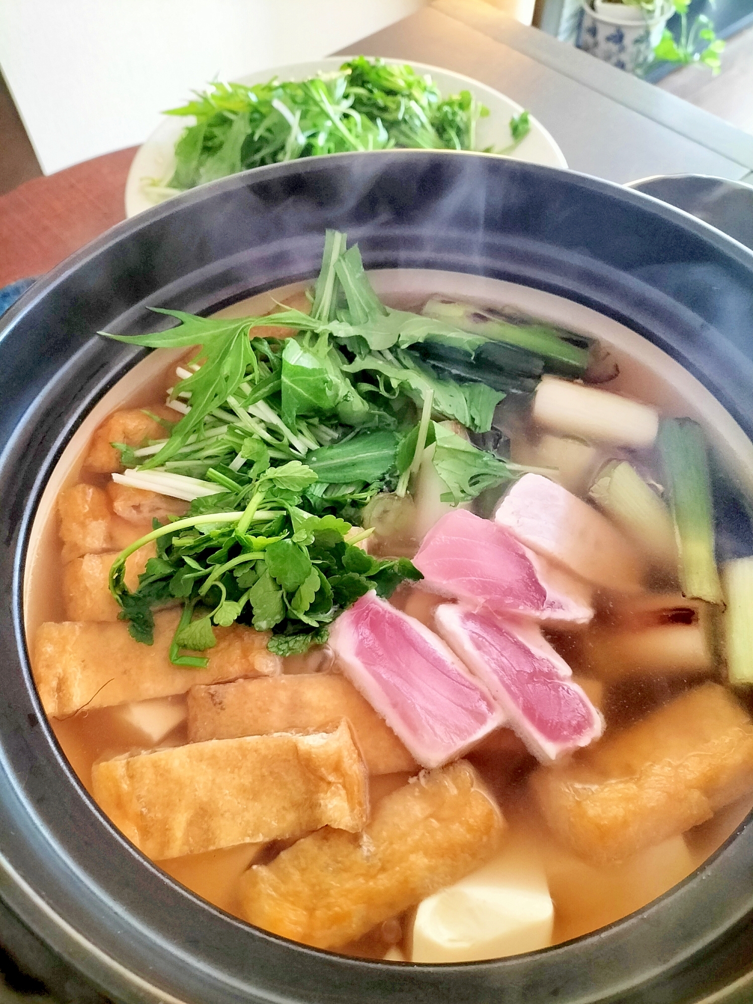 大人の食卓に♩せりとまぐろのねぎま鍋