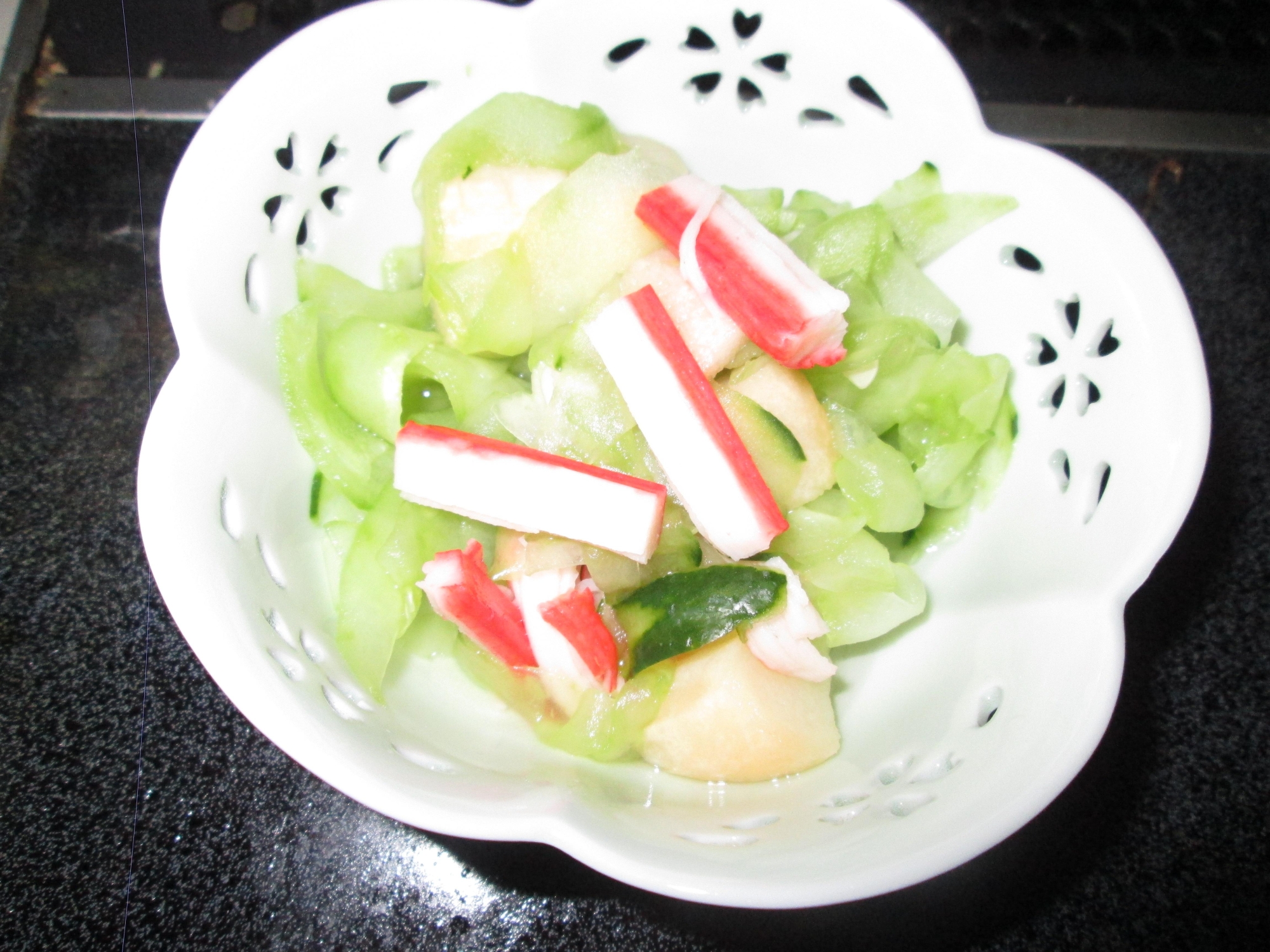 麩とカニカマときゅうりの酢の物