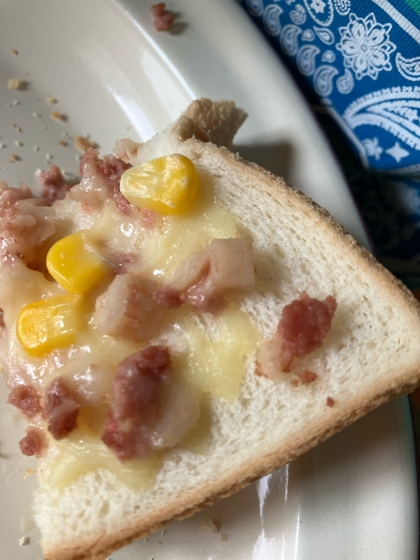 コンビーフオニオンチーズトースト