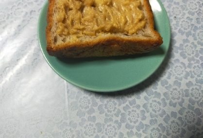 食パンの間を切るのは難しかったので上にマロンペースト塗りましたo(^▽^)o美味しかったですΨ( 'ч' ☆)mgmg