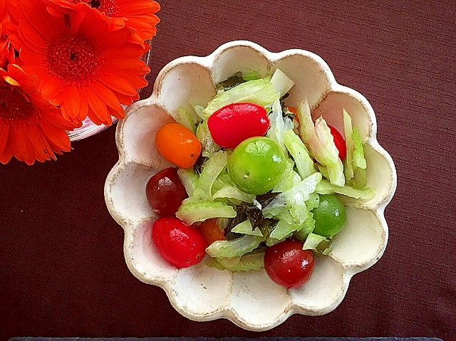 簡単混ぜるだけ！セロリとトマトとわかめのマリネ♡