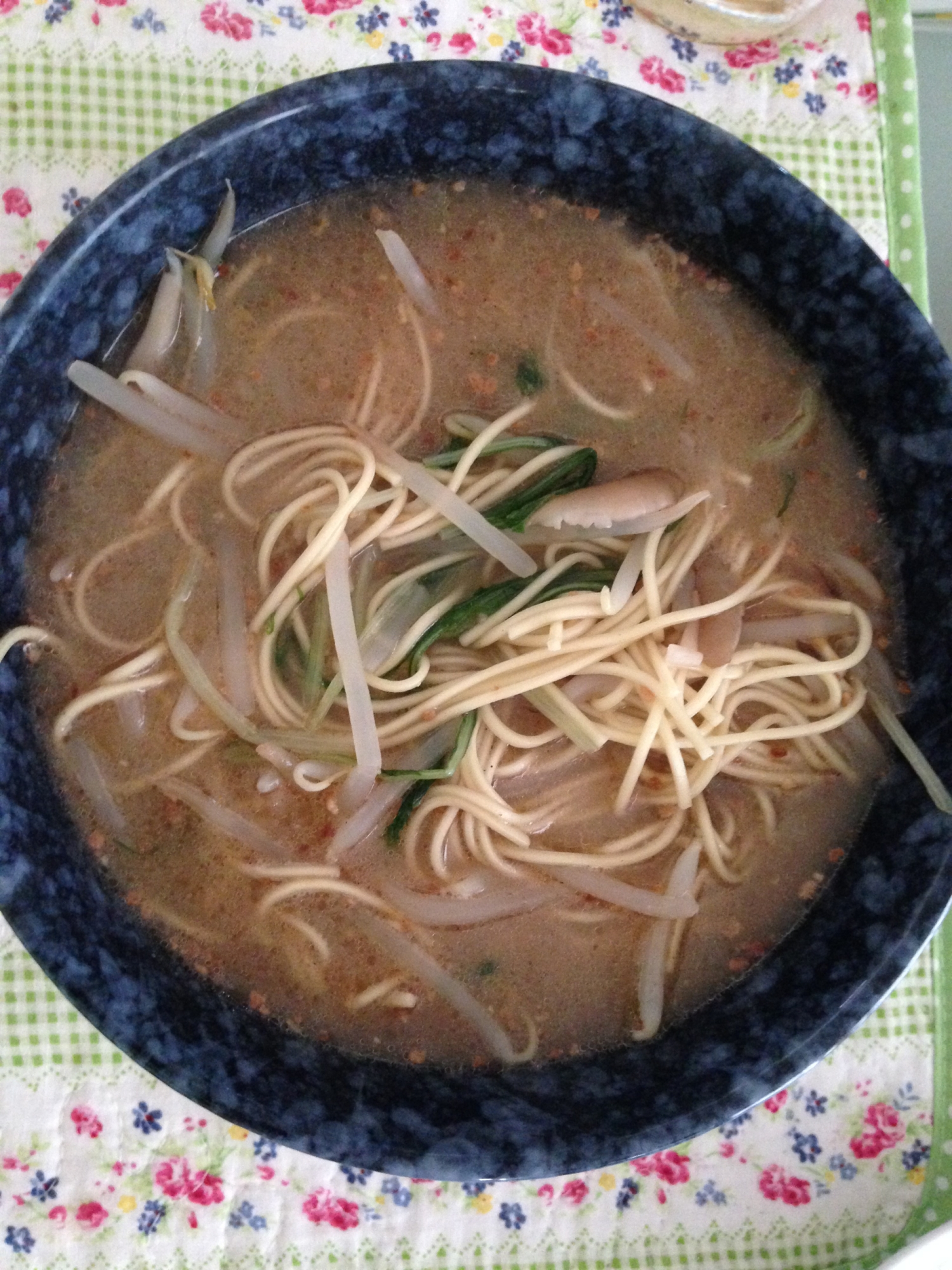 もやしと水菜と舞茸とすりごまのラーメン