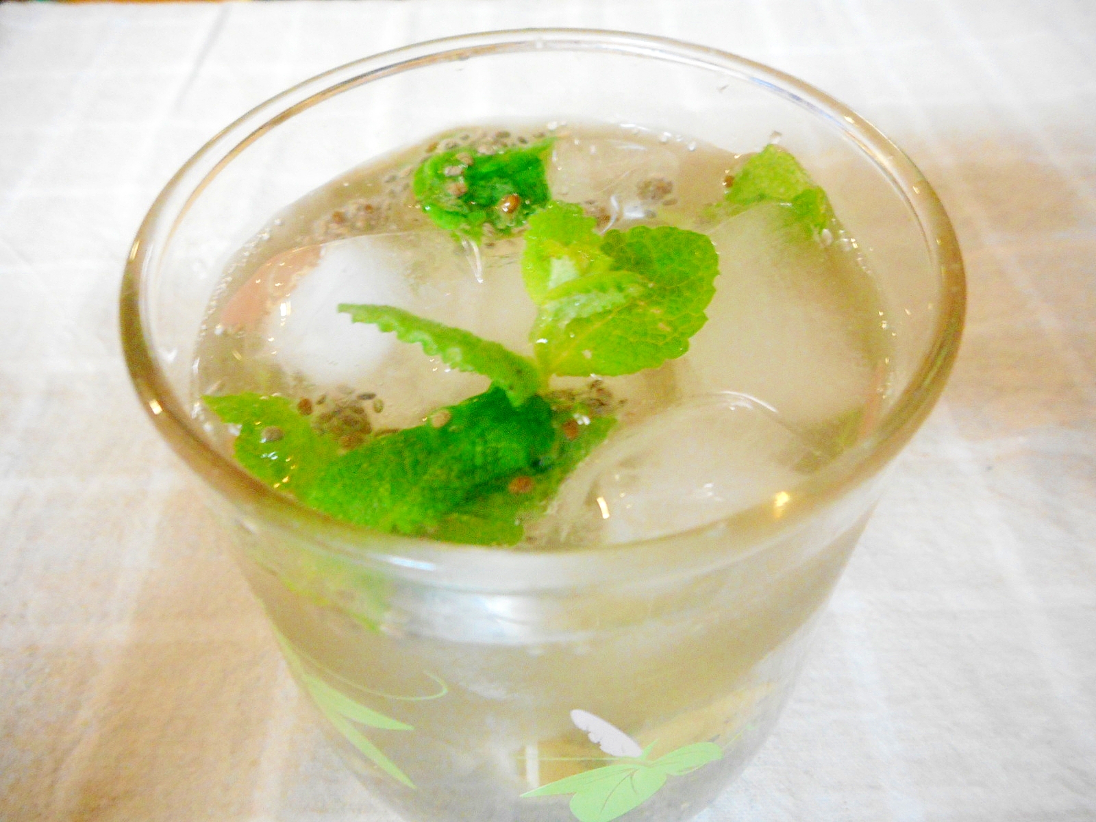 モモとミントのチアシードウォーター レシピ 作り方 By Mococo05 楽天レシピ モモとミントのチアシードウォーター レシピ 作り方 By Mococo05 楽天レシピ