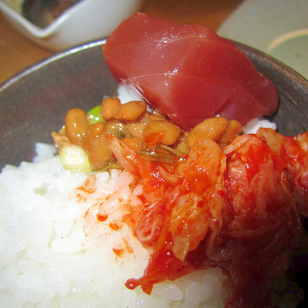 胡瓜と昆布納豆キムチ鮪丼