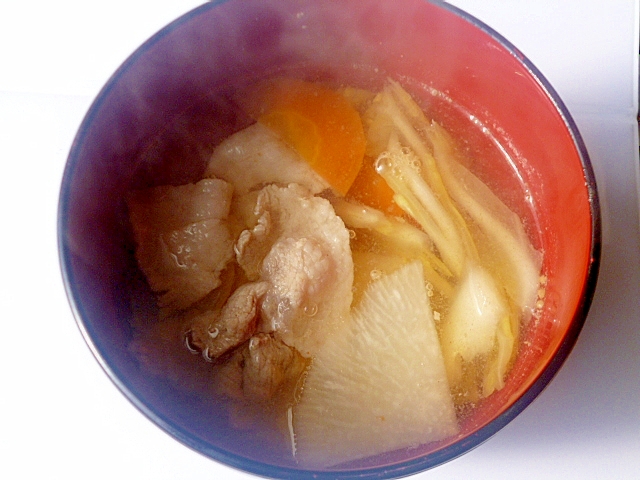簡単♪豚肉と丸大根と白菜とにんじんの和風スープ