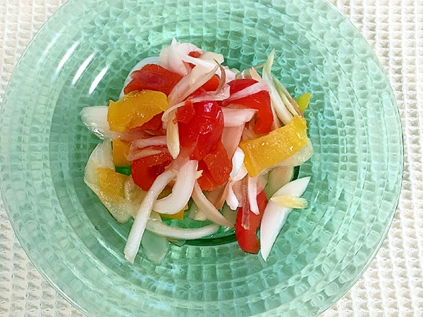 蒸し暑い梅雨に爽やか！パプリカの甘酢漬け