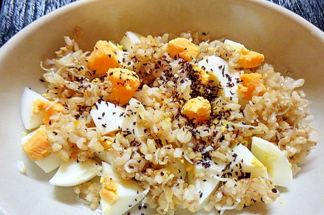 卵とシラスの玄米混ぜご飯