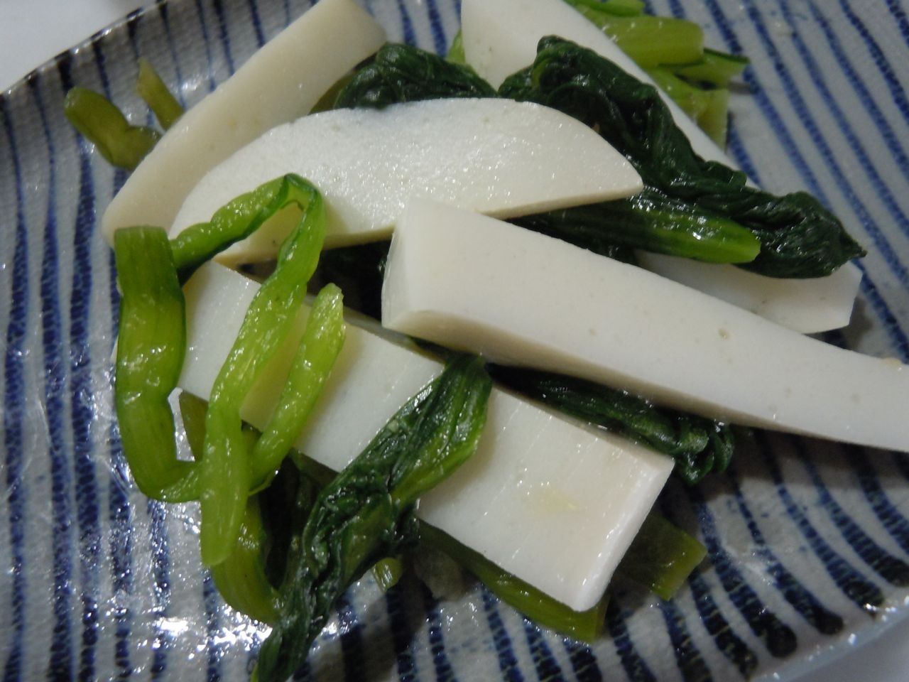 小松菜とかまぼこのショウガマヨ炒め