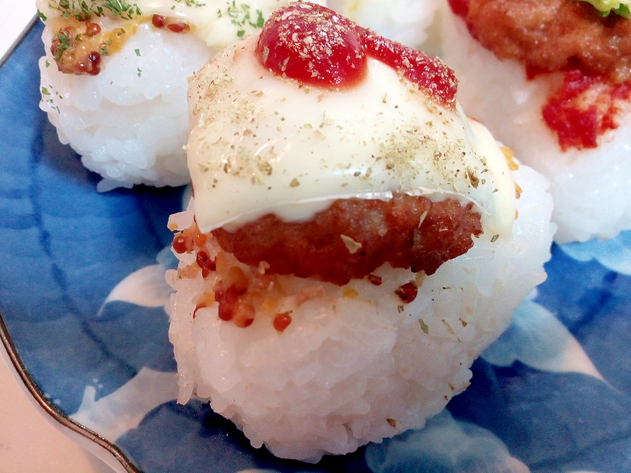 一口ハンバーグとチーズの焼おにぎり