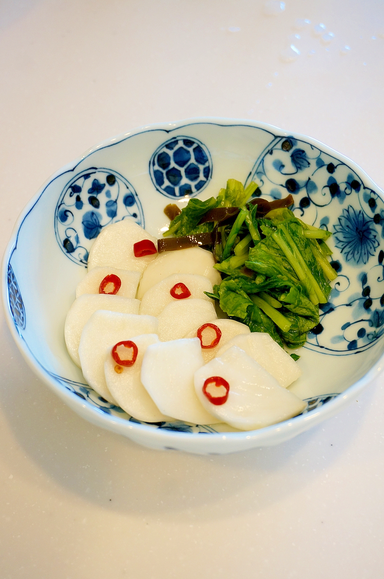 葉っぱも一緒に漬けて食べて！かぶの浅漬け