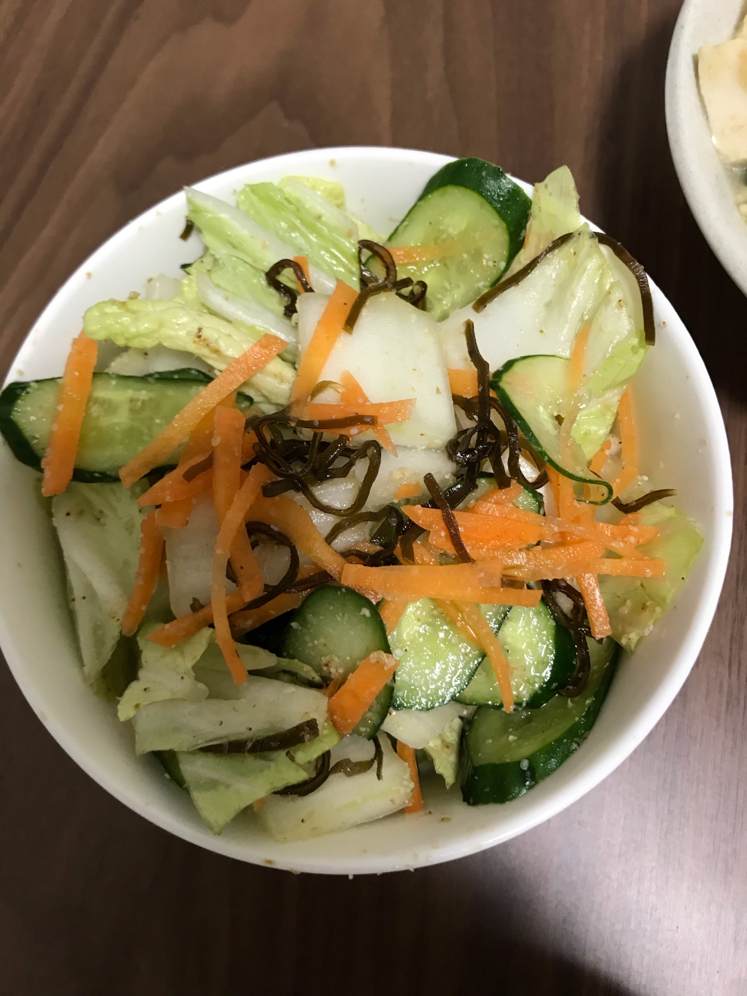 白菜、人参、きゅうりの塩昆布の和え物
