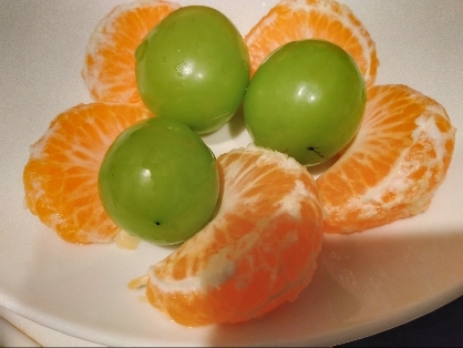 ヨーグルトをかける♪フルーツ&グラノーラ