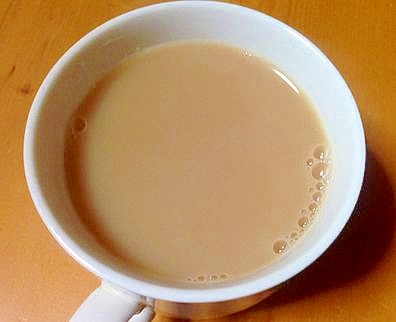 アーモンドミルクでロイヤルミルクティー