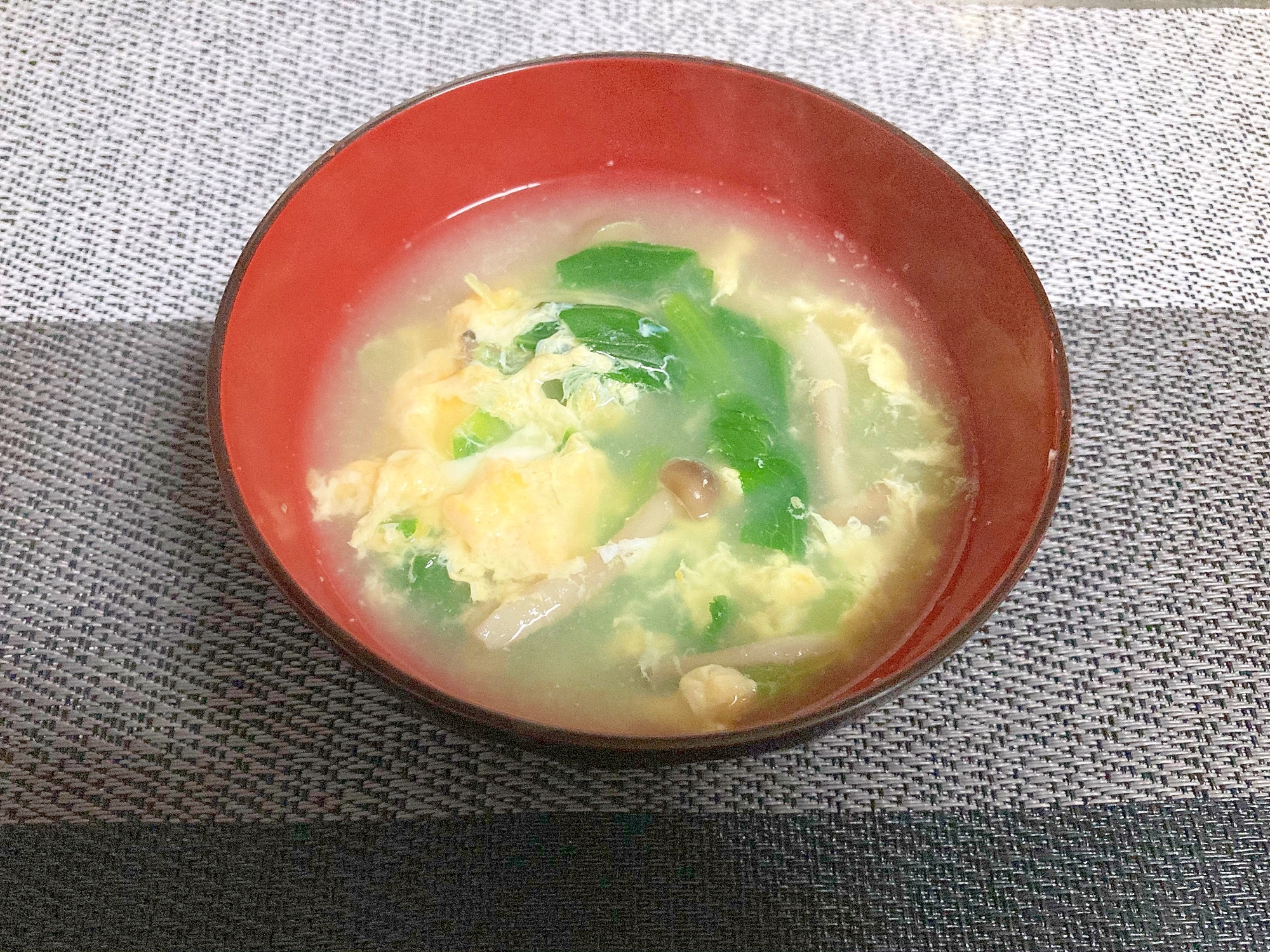 チンゲン菜としめじの卵スープ
