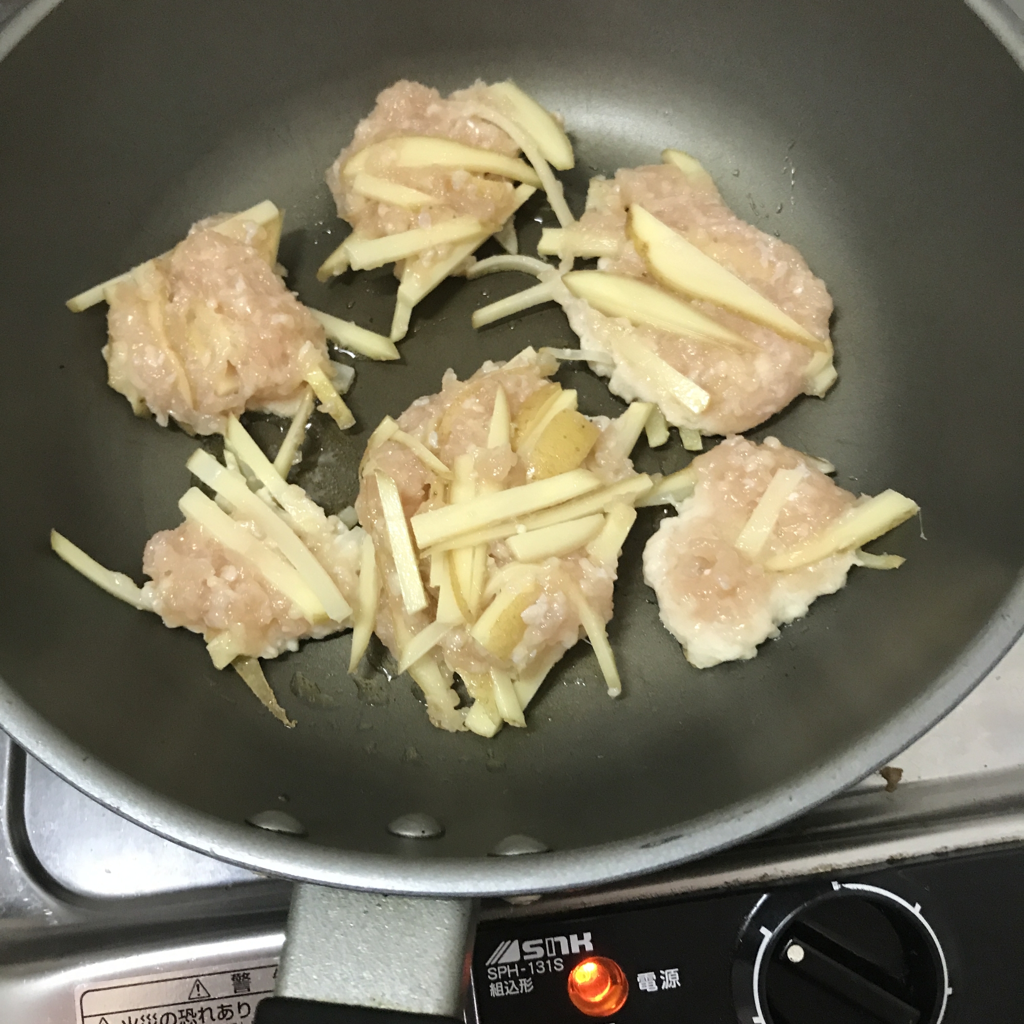 節約！じゃがいもと鶏ミンチのカリカリ焼き✨